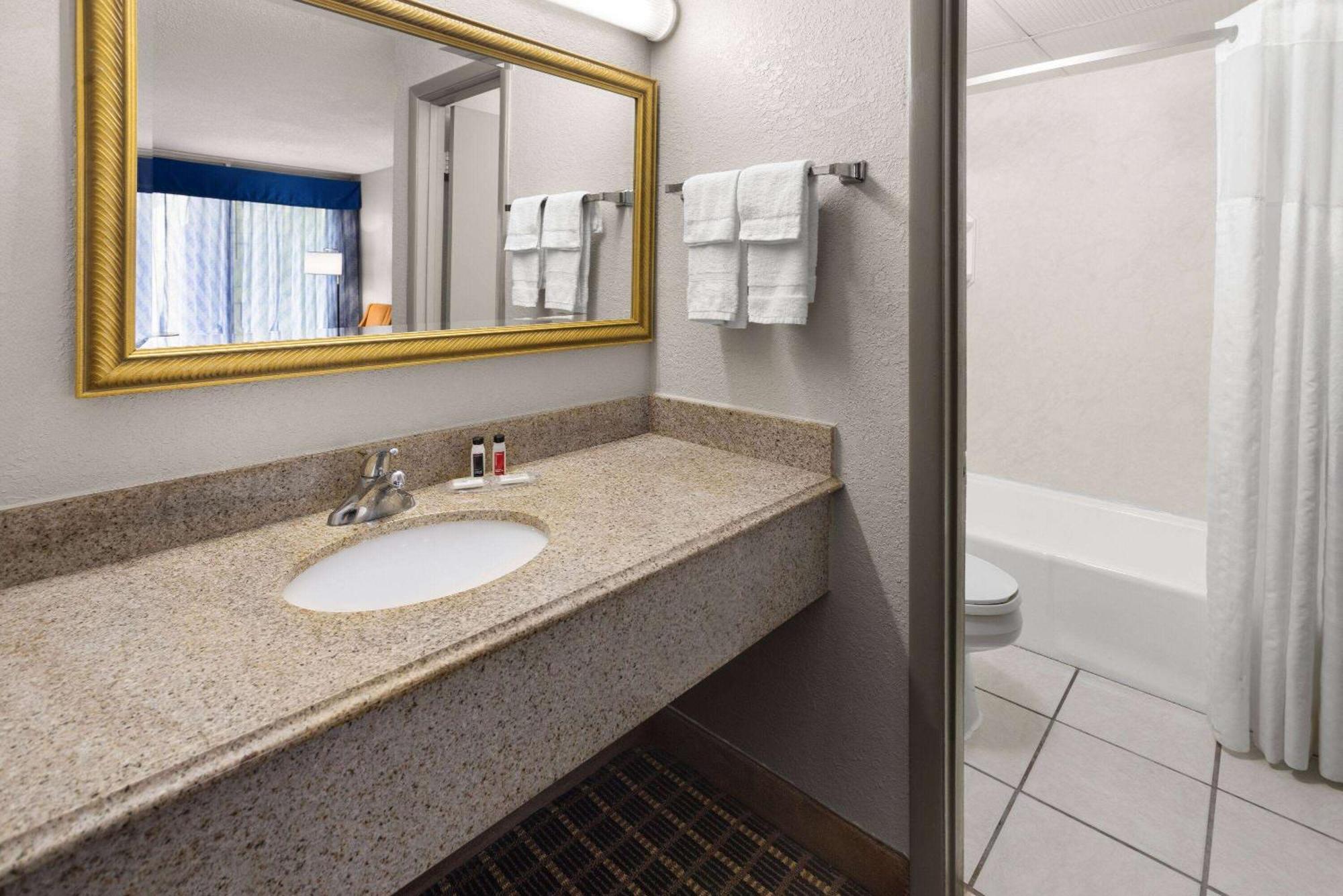 Days Inn By Wyndham Waycross Eksteriør bilde